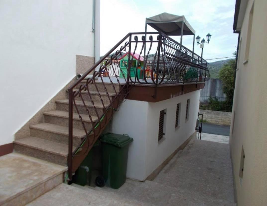 Apartment Pandza Seget Vranjica